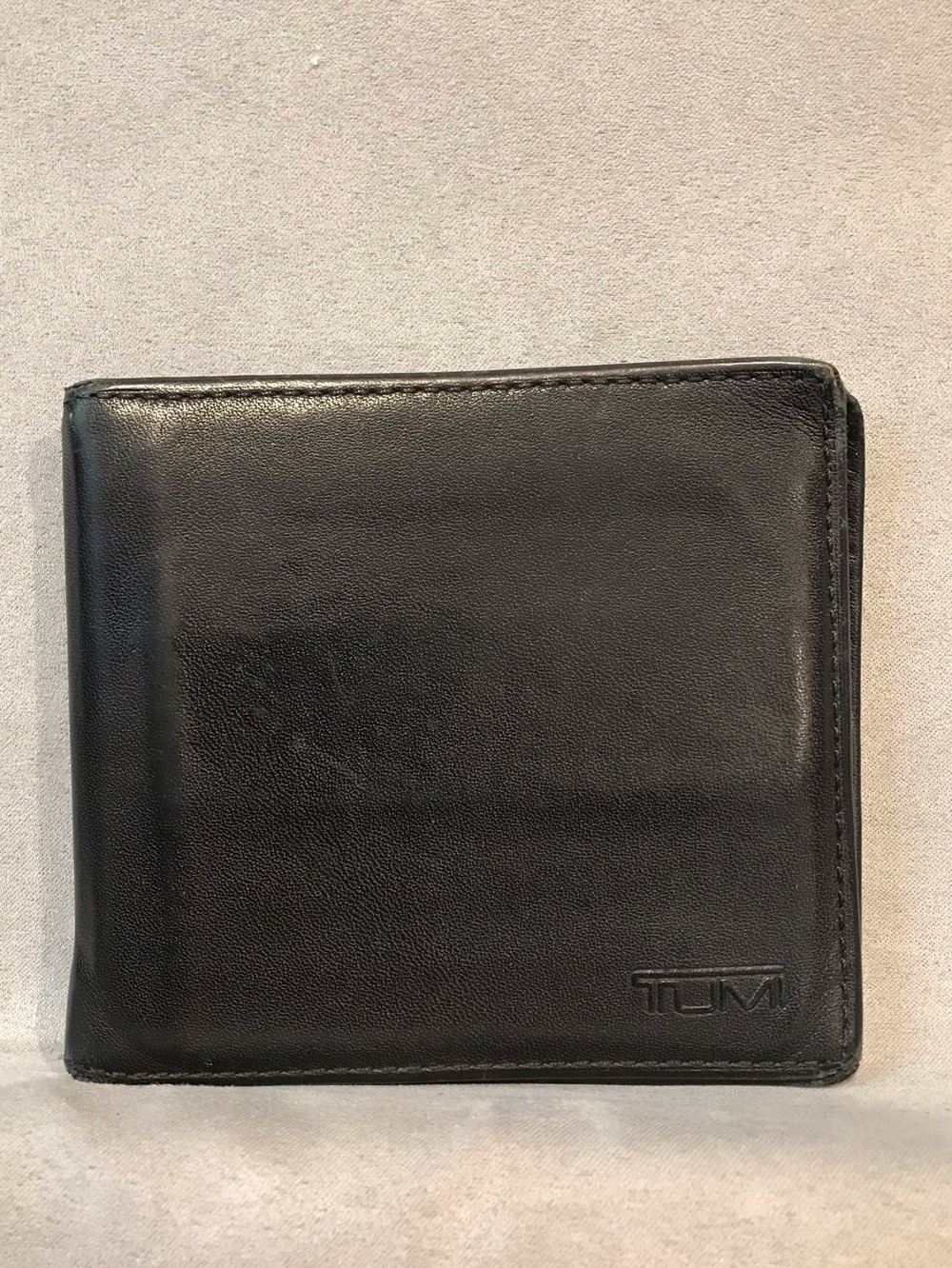 Tumi Black Leather Bifold Card Holder Wallet